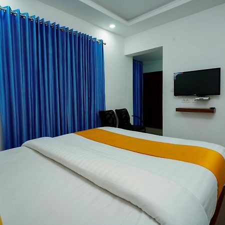 Oyo 6526 Ap Residency City Sultan Bathery Bagian luar foto