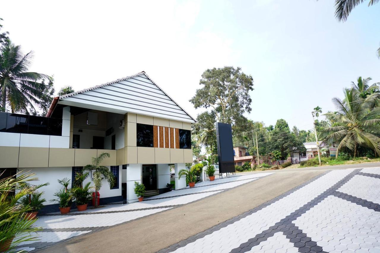 Oyo 6526 Ap Residency City Sultan Bathery Bagian luar foto