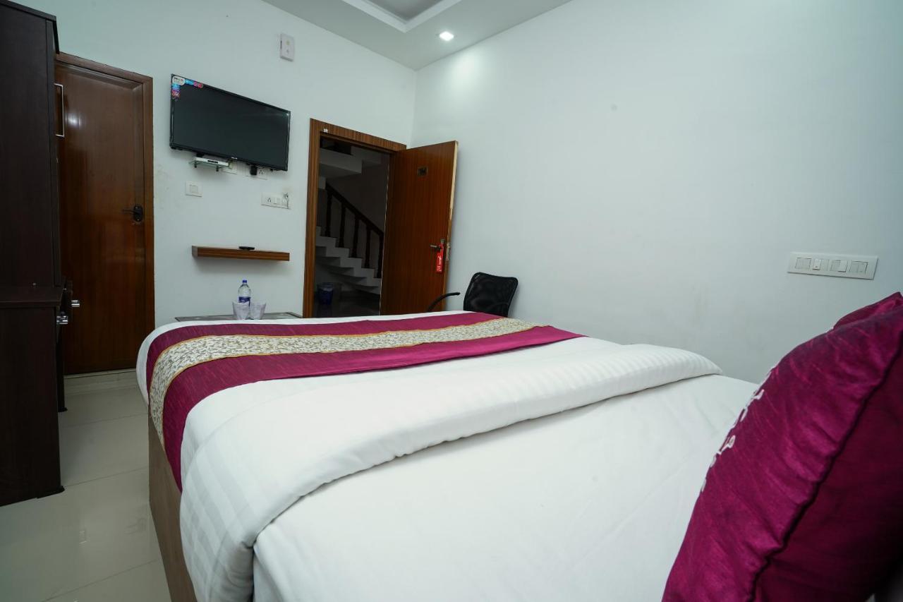 Oyo 6526 Ap Residency City Sultan Bathery Bagian luar foto