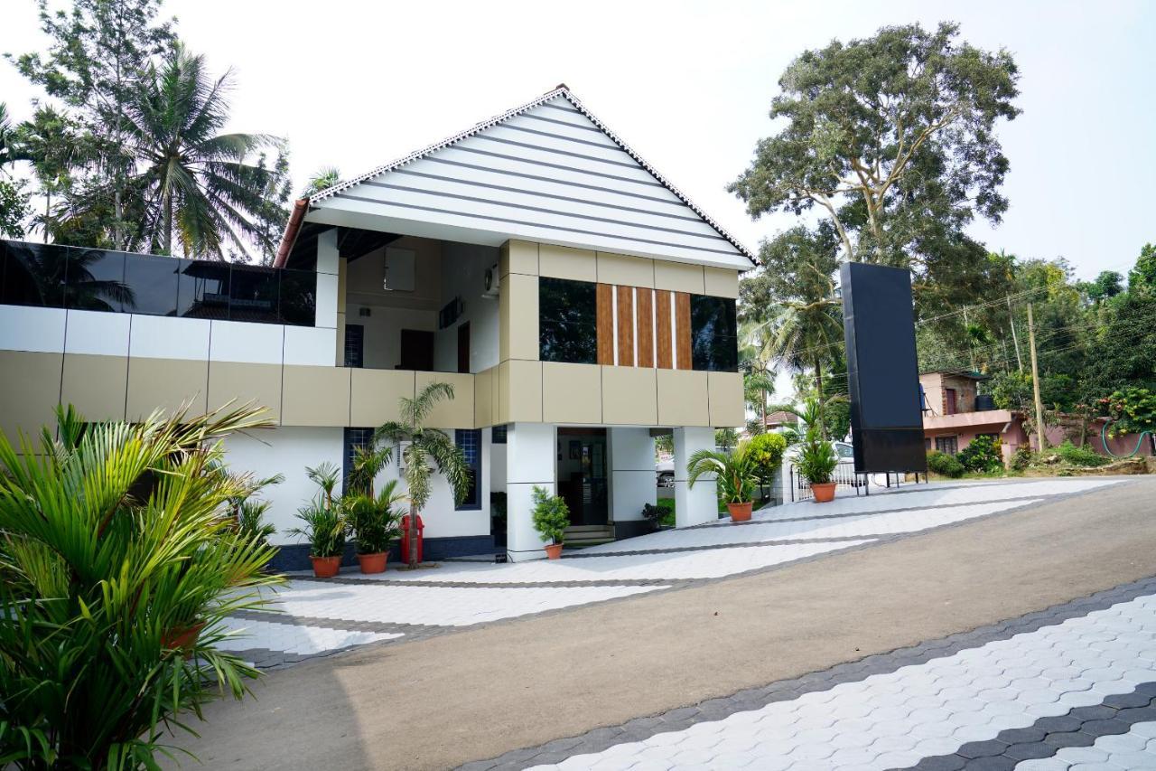 Oyo 6526 Ap Residency City Sultan Bathery Bagian luar foto