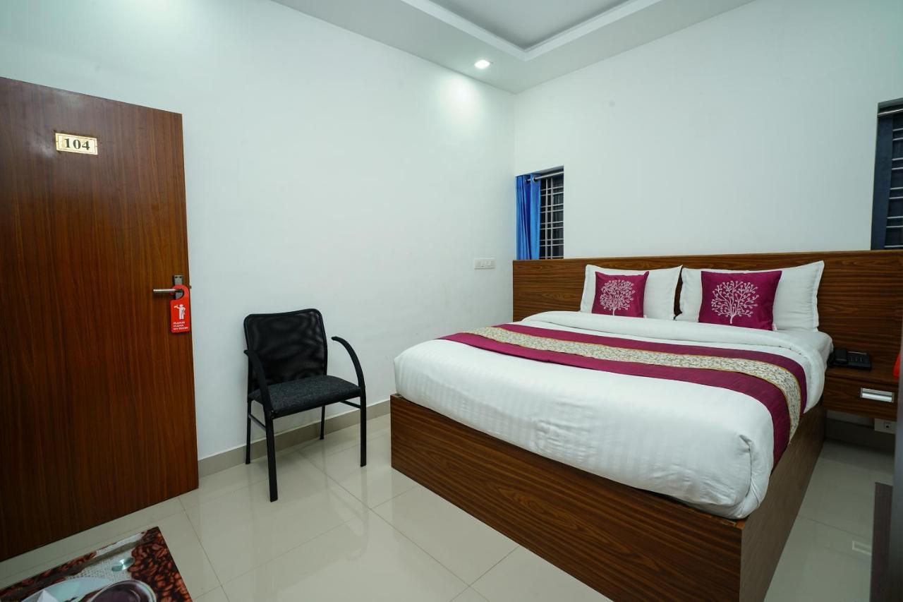 Oyo 6526 Ap Residency City Sultan Bathery Bagian luar foto