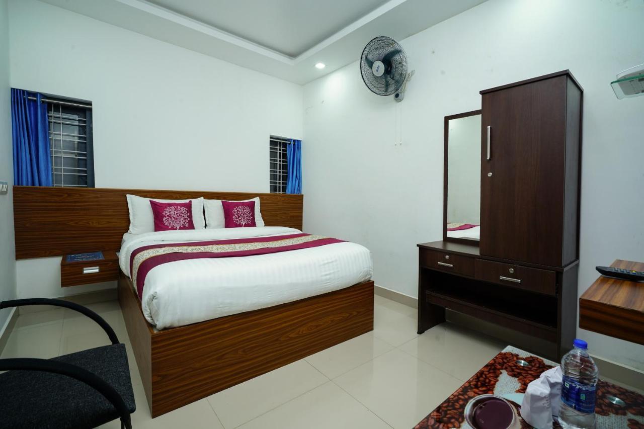Oyo 6526 Ap Residency City Sultan Bathery Bagian luar foto