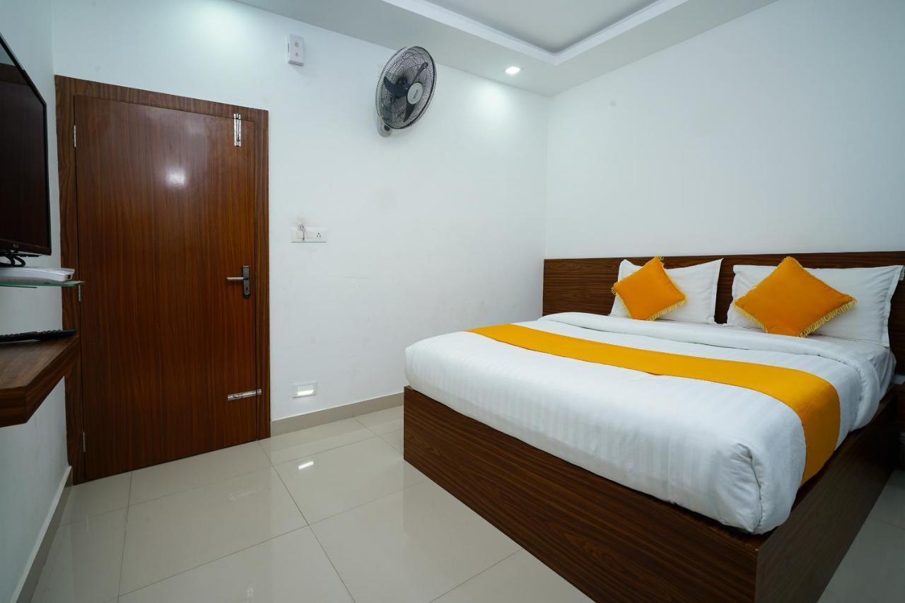 Oyo 6526 Ap Residency City Sultan Bathery Bagian luar foto